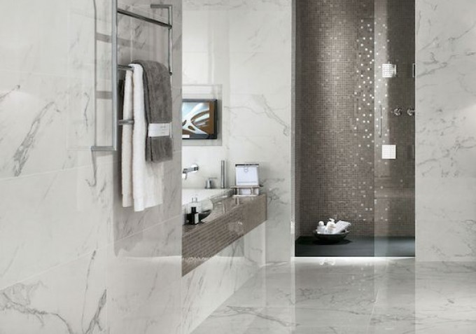 Marble tiles in bathroom